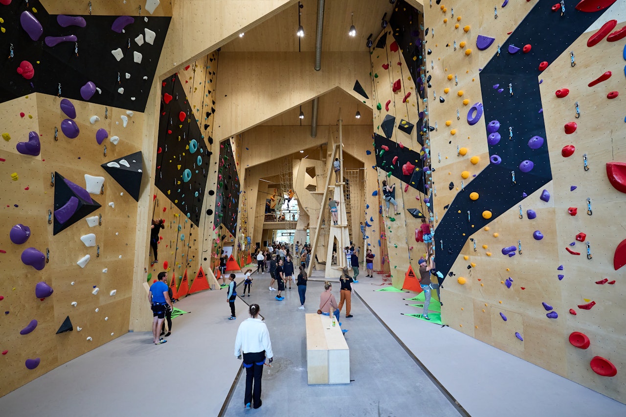 INNHOLDSRIKT: Klatresenteret til Høyt og Lavt inneholder det meste - både klatring, buldring og via ferrata´er. Nå kommer tre nye sentre i Viken. Foto: Kristoffer Engen INNHOLDSRIKT: Klatresenteret til Høyt og Lavt inneholder det meste - både klatring, buldring og via ferrata´er. Nå kommer tre nye sentre i Viken. Foto: Kristoffer Engen