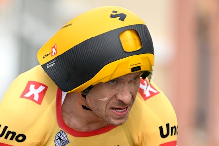 RADIKAL: Den nye tempohjelmen til Uno-X Pro Cycling fra Sweet Protection har et design vi aldri har sett maken til. Foto: Cor Vos sweet protection uno-x pro cycling time trial helmet tempohjelm