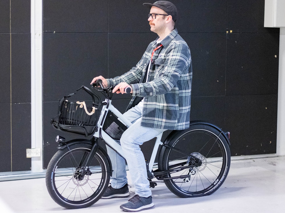 ÅPENBART FOR LITEN: Denne sykkelen, som er en barnesykkel for ordens skyld, vil ikke passe vår ivrige kjøper. Fortsett å lete! Foto: Knut Andreas Lone
