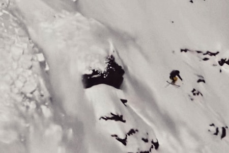 OMSTRIDT SITUASJON: Her er Jacob Wester i ferd med å kjøre fra et snøskred i Sogndal - en situasjon som høstet mange reaksjoner på den svenske skistjernas instragramprofil. Foto: Skjermdump