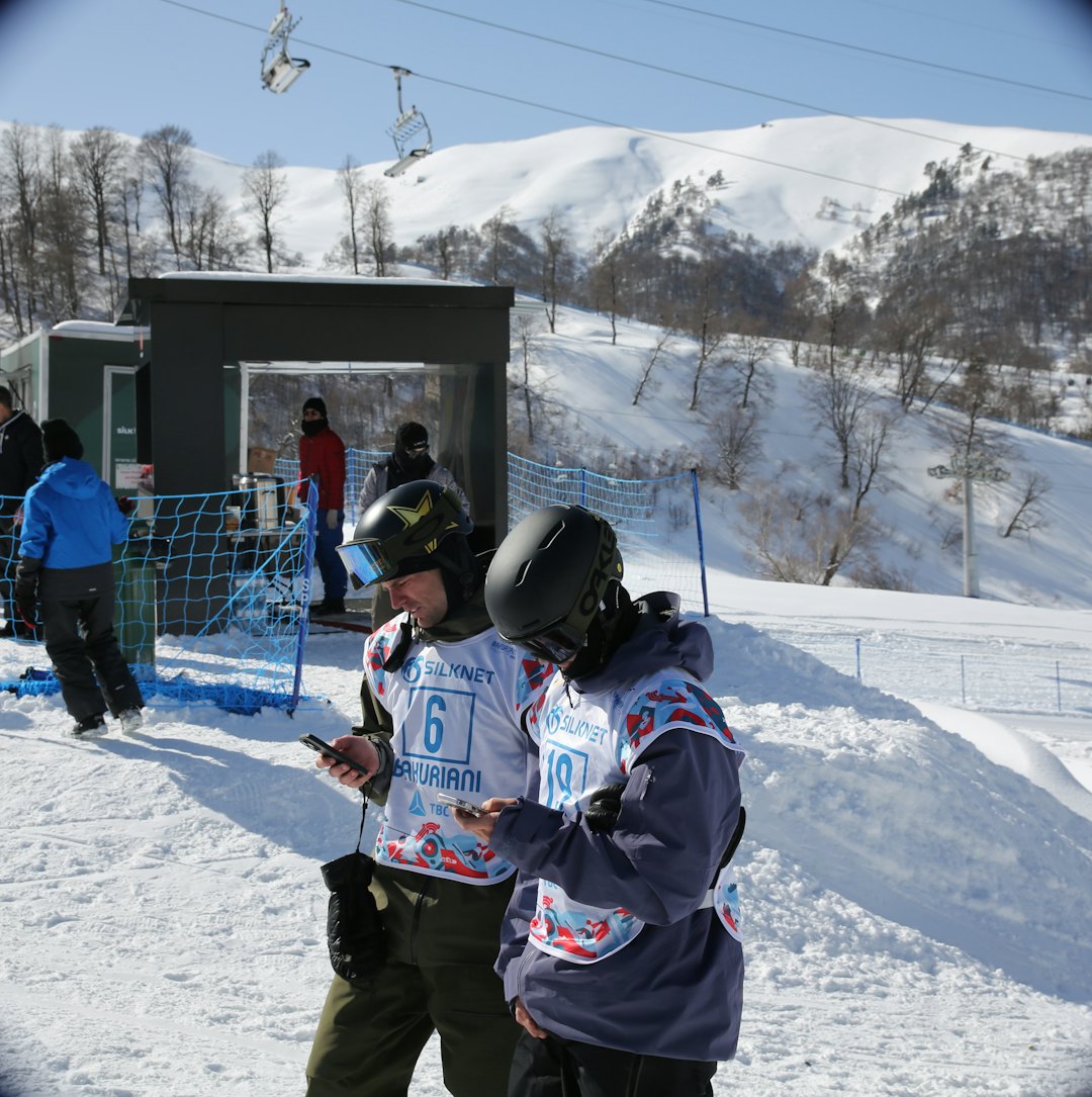 NÆRME: Bendik Gjerdalen endte bare en plass unna finalen. Her ved siden av Mons Røisland. Foto: Brettforbundet NÆRME: Bendik Gjerdalen endte bare en plass unna finalen. Her ved siden av Mons Røisland. Foto: Brettforbundet