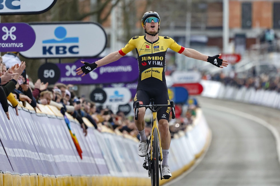 SOLOSEIER: Dylan van Baarle tok sin første seier i Omloop Het Nieuwsblad. Foto: Cor Vos