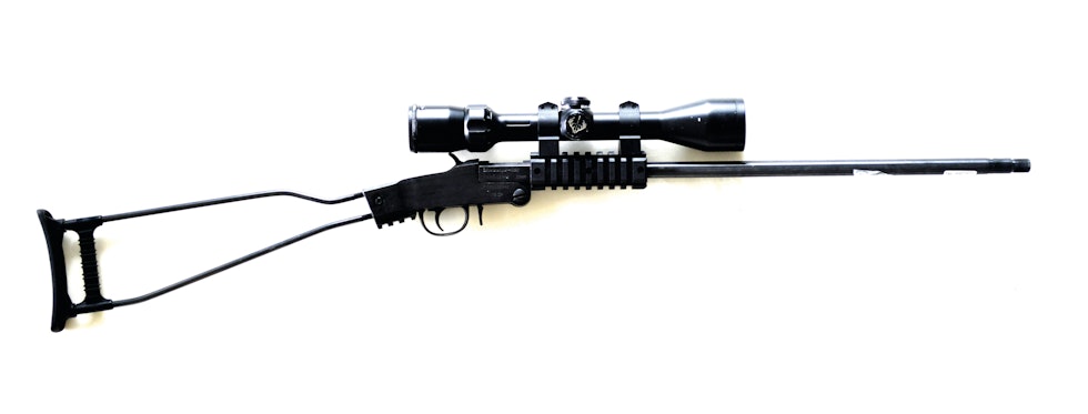 ULTIMAT RESERVE: Chiappa Little Badger er superlett og kan foldes sammen i sekken. Et supert valg om du vil ha med rifle i tillegg til hagle på jakt. ULTIMAT RESERVE: Chiappa Little Badger er superlett og kan foldes sammen i sekken. Et supert valg om du vil ha med rifle i tillegg til hagle på jakt.