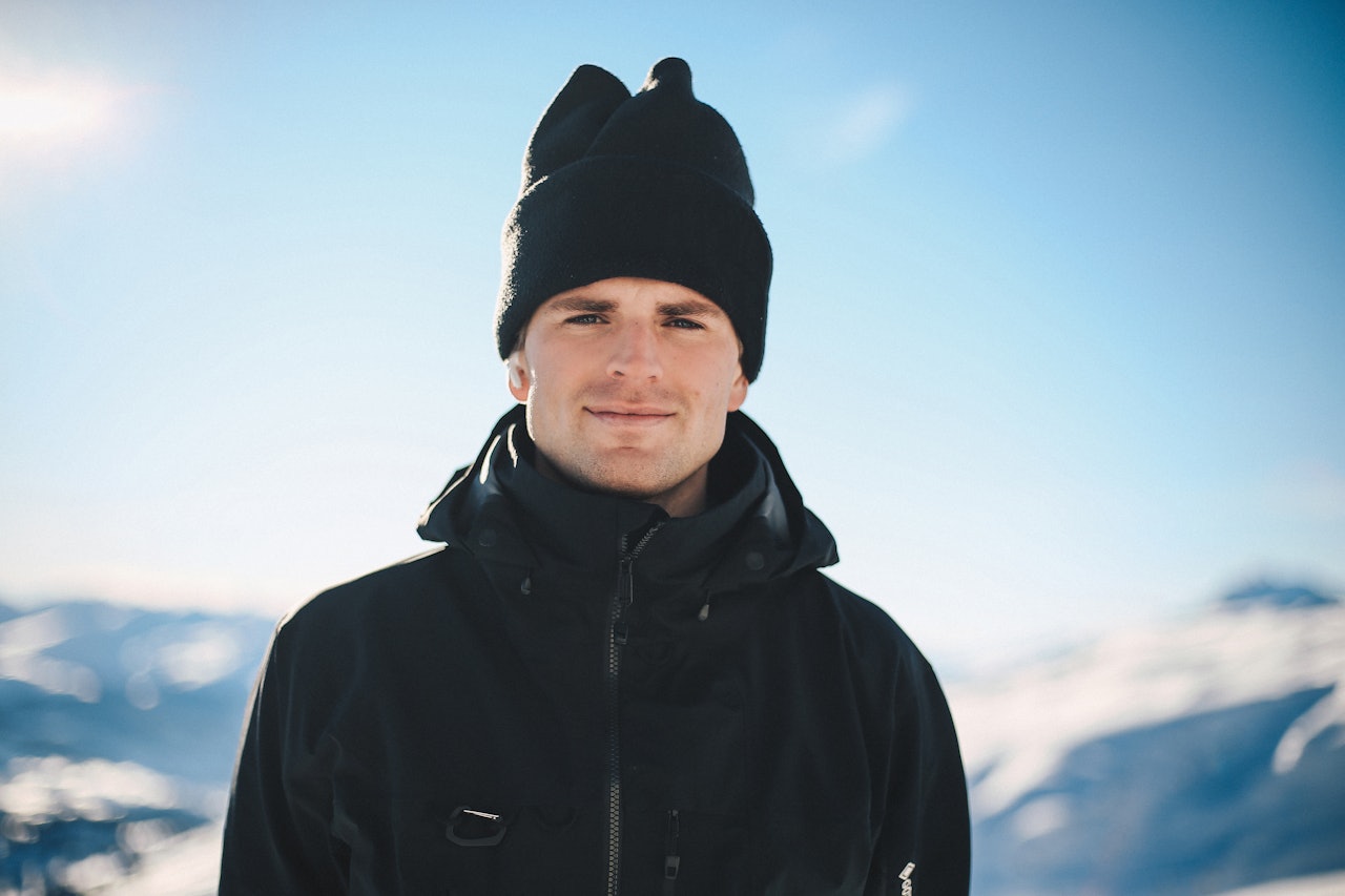 Mons Røisland ble eneste norske til å kvalifisere seg til big air finalen i georgiske Bakuriani. Foto: Dasha Nosov Mons Røisland ble eneste norske til å kvalifisere seg til big air finalen i georgiske Bakuriani. Foto: Dasha Nosov