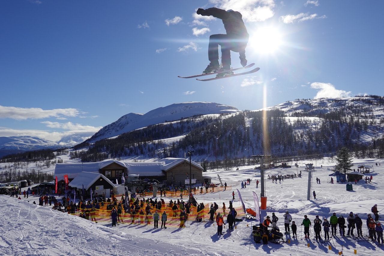 VELLYKKA OG POPULÆR. Mye folk og fint vær på årets utgave av Fjellsportfestivalen i Sogndal. Foto: Ryan Mcevoy