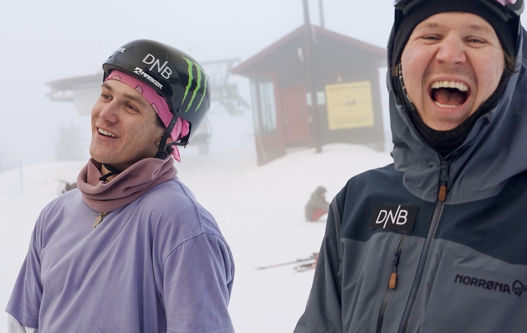 PÅ BESTILLING: Christian Nummedal klarer ikke holde seg når Ruud forteller om hvordan han bestiller pølse i brød på bensinstasjonen. Foto: Christian Nerdrum PÅ BESTILLING: Christian Nummedal klarer ikke holde seg når Ruud forteller om hvordan han bestiller pølse i brød på bensinstasjonen. Foto: Christian Nerdrum