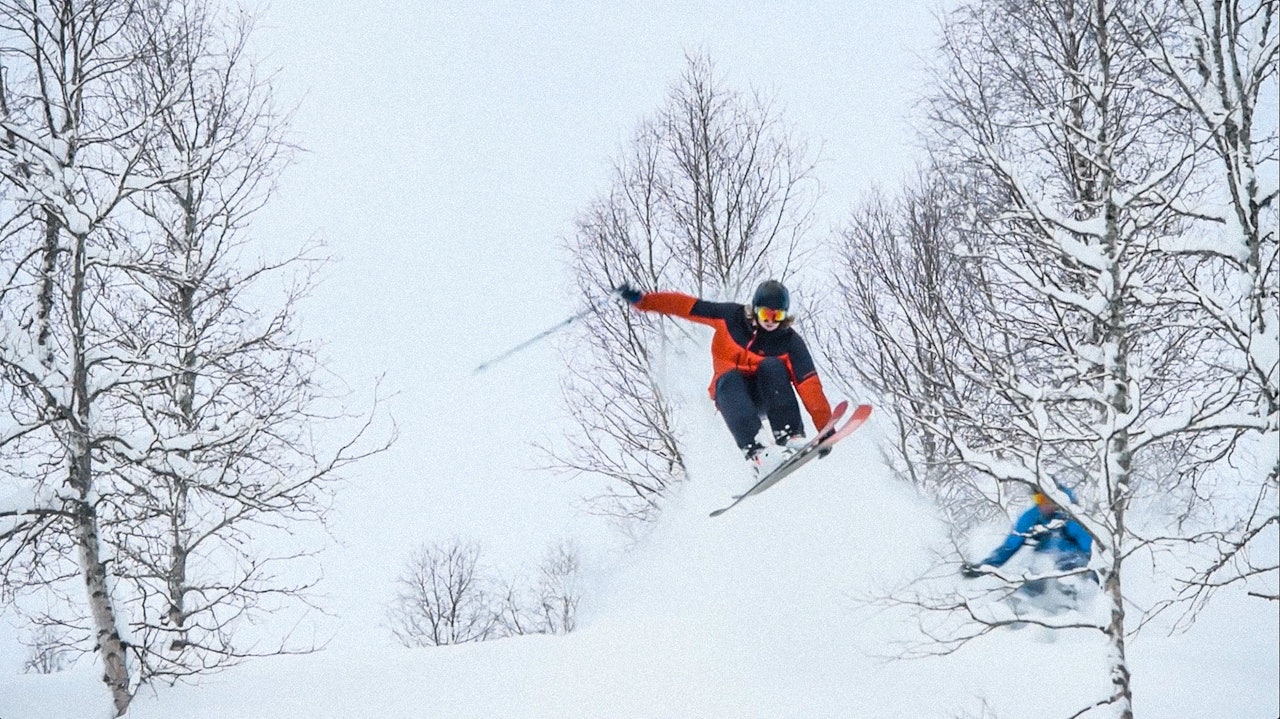 GUNNERUN: Etter et par dager på ski i dyp snø i Sogndal blir det stadig tydeligere for skiekspert Eirik Finseth hvordan Trygg Lindkjølen og resten av frikjøringsgjengen i Sogn har lært seg å stå på ski.