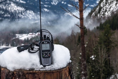 RØSLIG: Til tross for at den ruver i terrenget, veier ikke jaktradioen Icom ProHunt F3400DS mer enn «normale» +/– 300 gram. RØSLIG: Til tross for at den ruver i terrenget, veier ikke jaktradioen Icom ProHunt F3400DS mer enn «normale» +/– 300 gram.