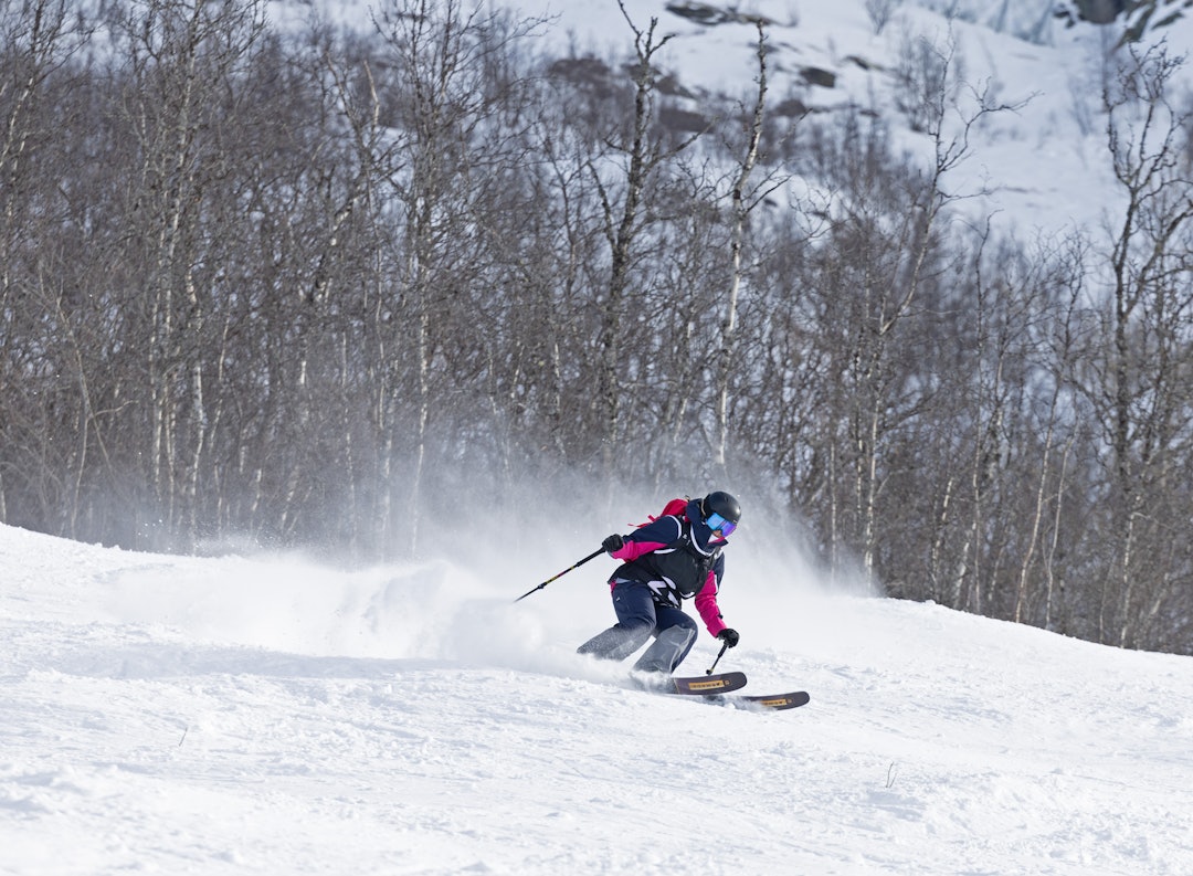 HØYT NIVÅ: – Nivået blir bare høyere og høyere. Det stopper aldri, sier dommer Pelle Gangeskar. Foto: Kalle Hägglund Norgescup Junior Freeride 2023 Solheisen Hemsedal
