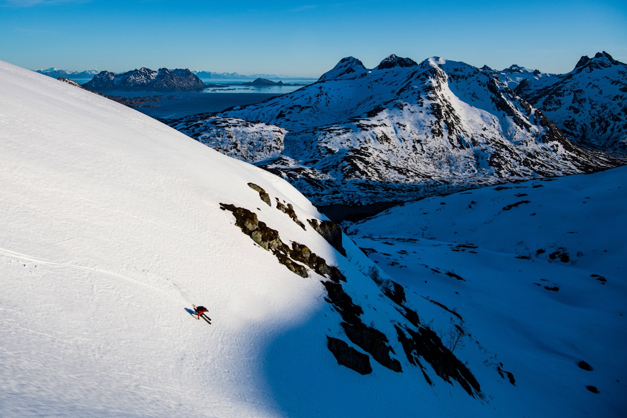 ANNA FROM THE NORTH: Anna Segal danser mellom lys og skygge, mens fotografen ser landskap bak landskap. ANNA FROM THE NORTH: Anna Segal danser mellom lys og skygge, mens fotografen ser landskap bak landskap.