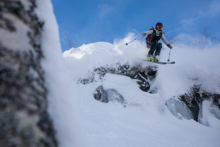 FURSETSKOGEN: Ida Gunleiksrud koser seg med heisnært og kult skiterreng og ikke minst fantastisk snø på Strandafjellet denne uka. Foto: Tore Meirik