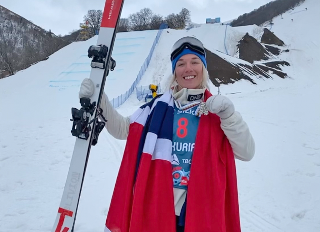 JAKTER NY MEDALJE: Sandra Eie sitt neste mål blir å ta en medalje i slopestyle. Foto: Freeskilandslaget JAKTER NY MEDALJE: Sandra Eie sitt neste mål blir å ta en medalje i slopestyle. Foto: Freeskilandslaget