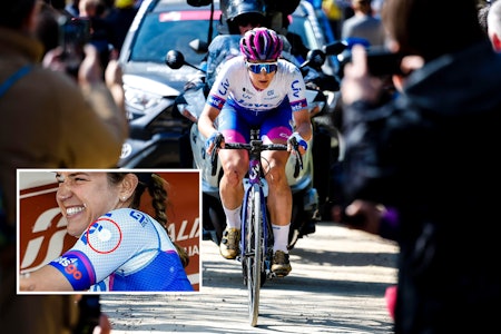 DISKET: Kristen Faulkner (Jayco-AlUla) mister tredjeplassen sin i årets Strade Bianche. Årsaken er en liten dings på overarmen. Foto: Cor Vos DISKET: Kristen Faulkner (Jayco-AlUla) mister tredjeplassen sin i årets Strade Bianche. Årsaken er en liten dings på overarmen. Foto: Cor Vos