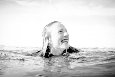 BADEBILDE: Trude Witzell elsker å bade, uansett årstid. Nå er hun aktuell med en fotoutstilling hun har kalt drømmevann.  Foto: Privat BADEBILDE: Trude Witzell elsker å bade, uansett årstid. Nå er hun aktuell med en fotoutstilling hun har kalt drømmevann.  Foto: Privat
