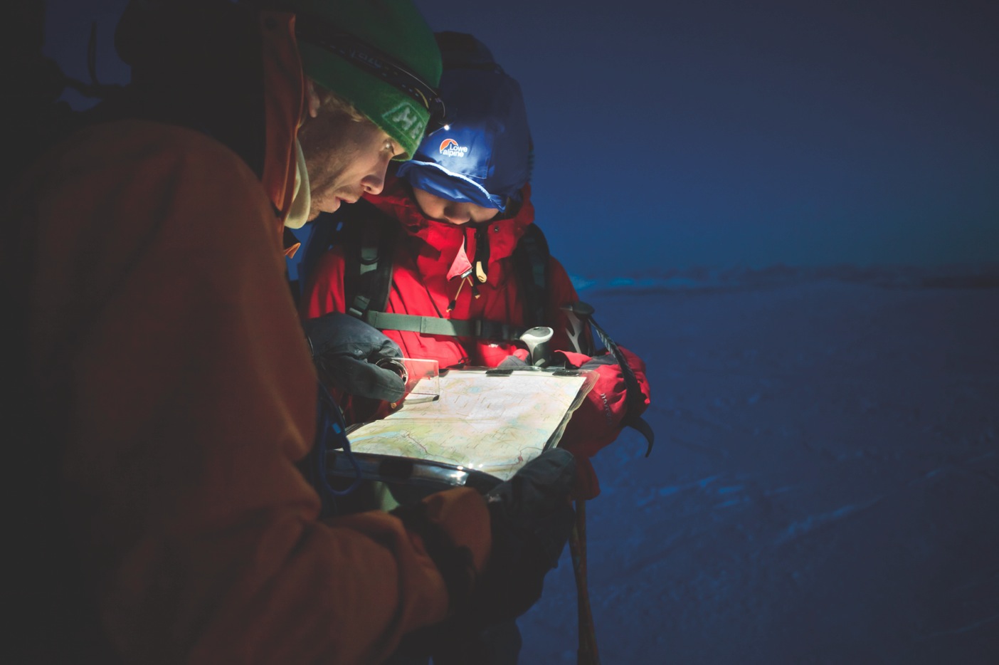 HOLD KURS: Når vinterkulda er streng eller været omskiftelig, noe vi ofte opplever i fjellet, er det ekstra viktig å  vite hvor man er og hvor  man bør gå.