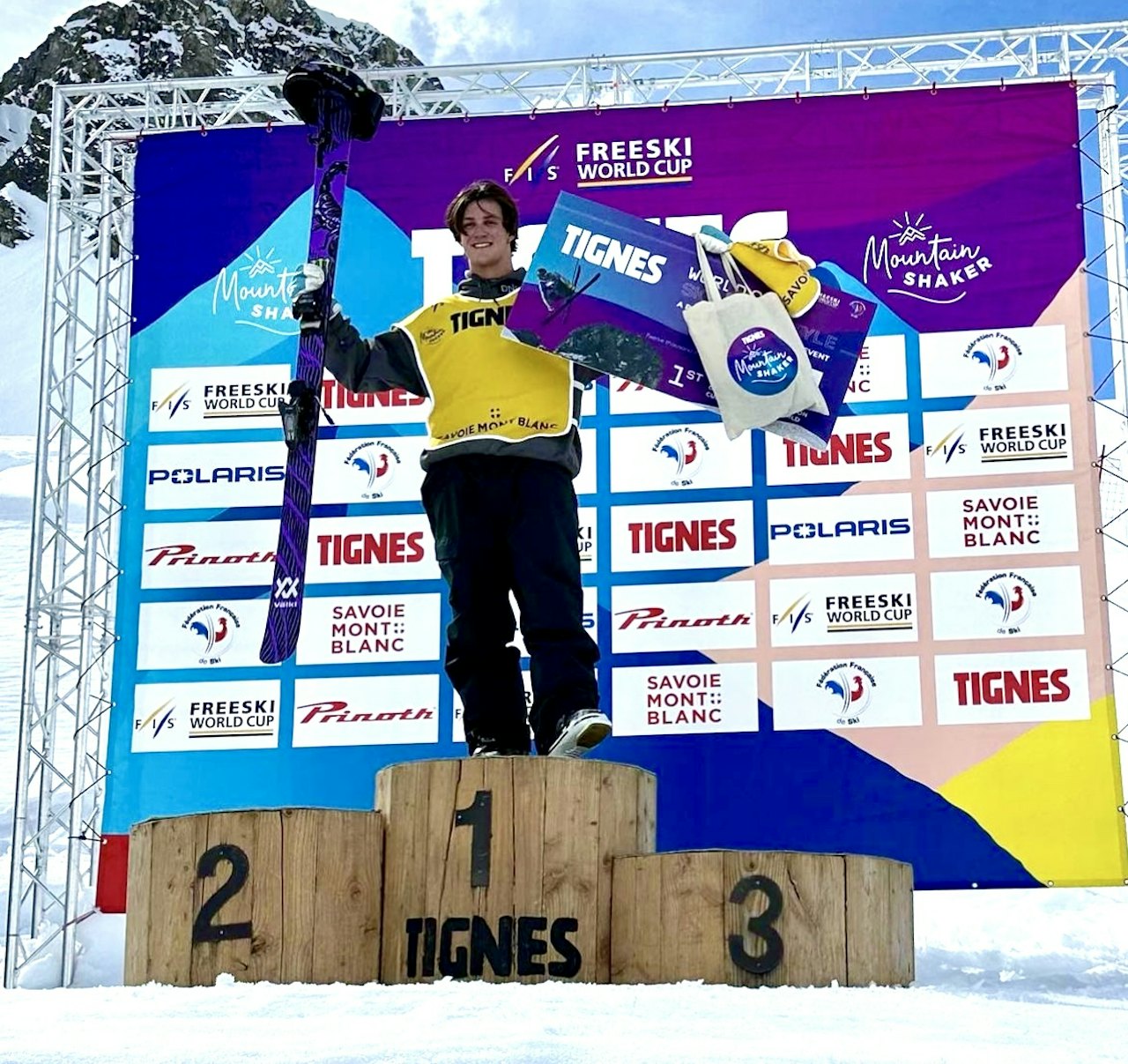 VANT IGJEN: Birk Ruud leverte et knallsterkt førsterun og tok seieren i Tignes. Han vinner også verdenscupen i freeski sammenlagt Foto: Freeskilandslaget VANT IGJEN: Birk Ruud leverte et knallsterkt førsterun og tok seieren i Tignes. Han vinner også verdenscupen i freeski sammenlagt Foto: Freeskilandslaget