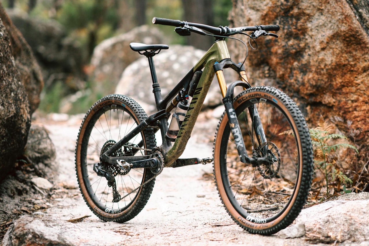 GAMMEL, MEN NY: Canyon Neuron har både blitt lettere og fått mer vandring for 2023-sesongen. Foto: Canyon canyon neuron 2023