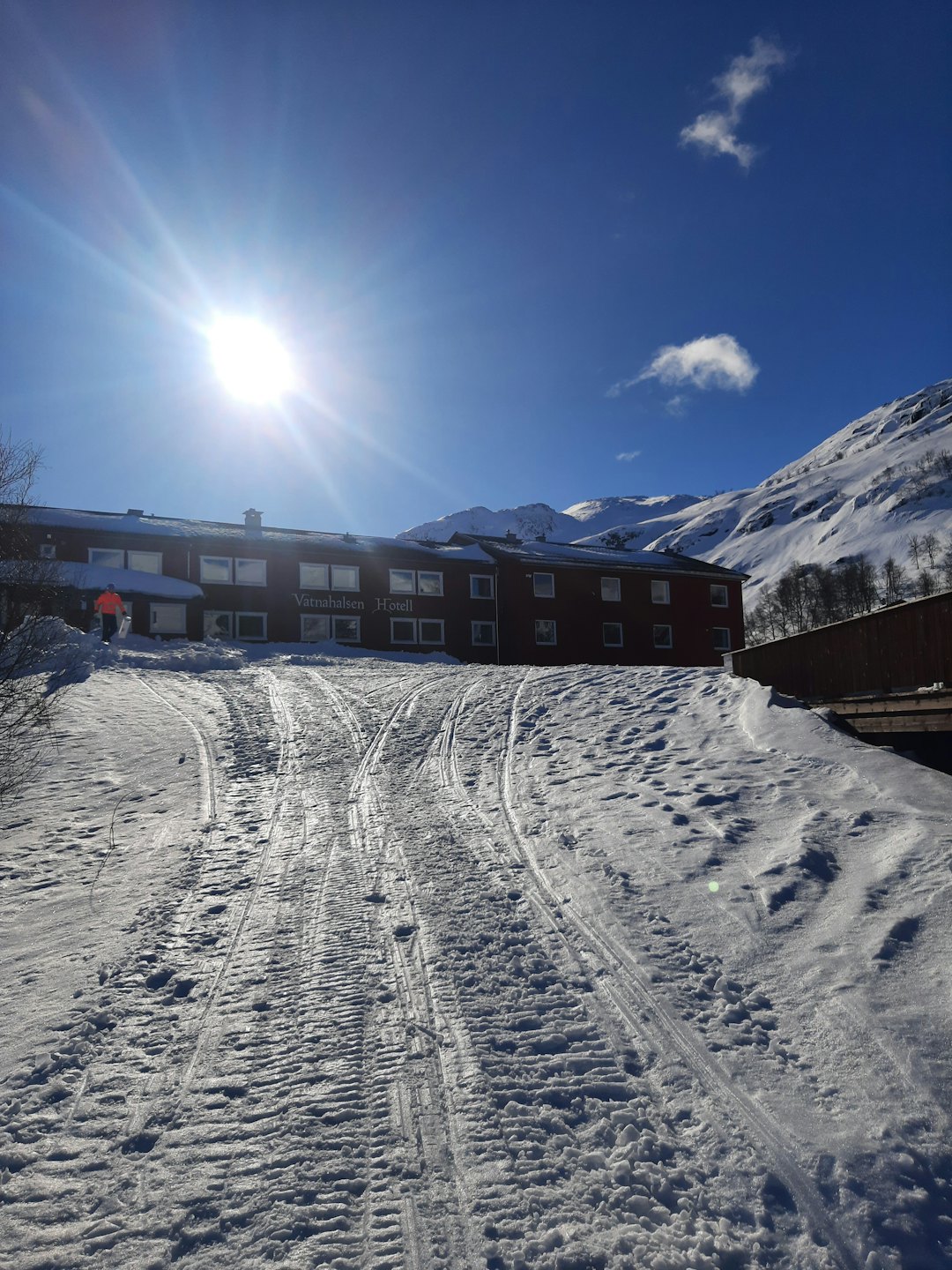 Sol mandag 20.mars. Nå er det litt mer nysnø og vind, og så skal det bli oppholdsvær i helga. Foto: Lisa Kvålshaugen Bjærum Sol mandag 20.mars. Nå er det litt mer nysnø og vind, og så skal det bli oppholdsvær i helga. Foto: Lisa Kvålshaugen Bjærum