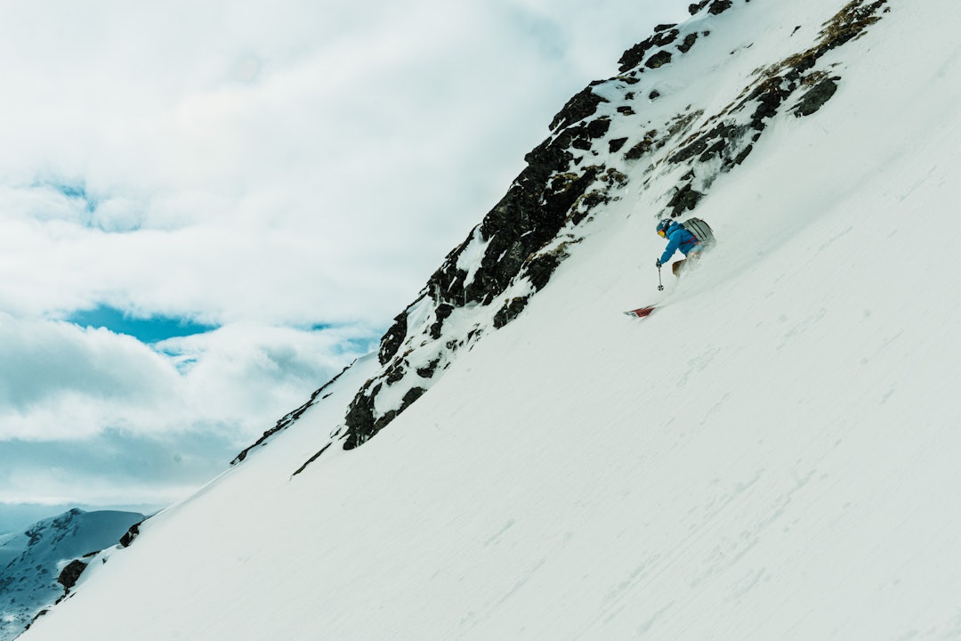 NORGES TAK: Skikjøring fra Galdhøpigen (2469 moh) er faktisk ganske heftig (skikjører: Stian Hagen) Foto: Christian Nerdrum