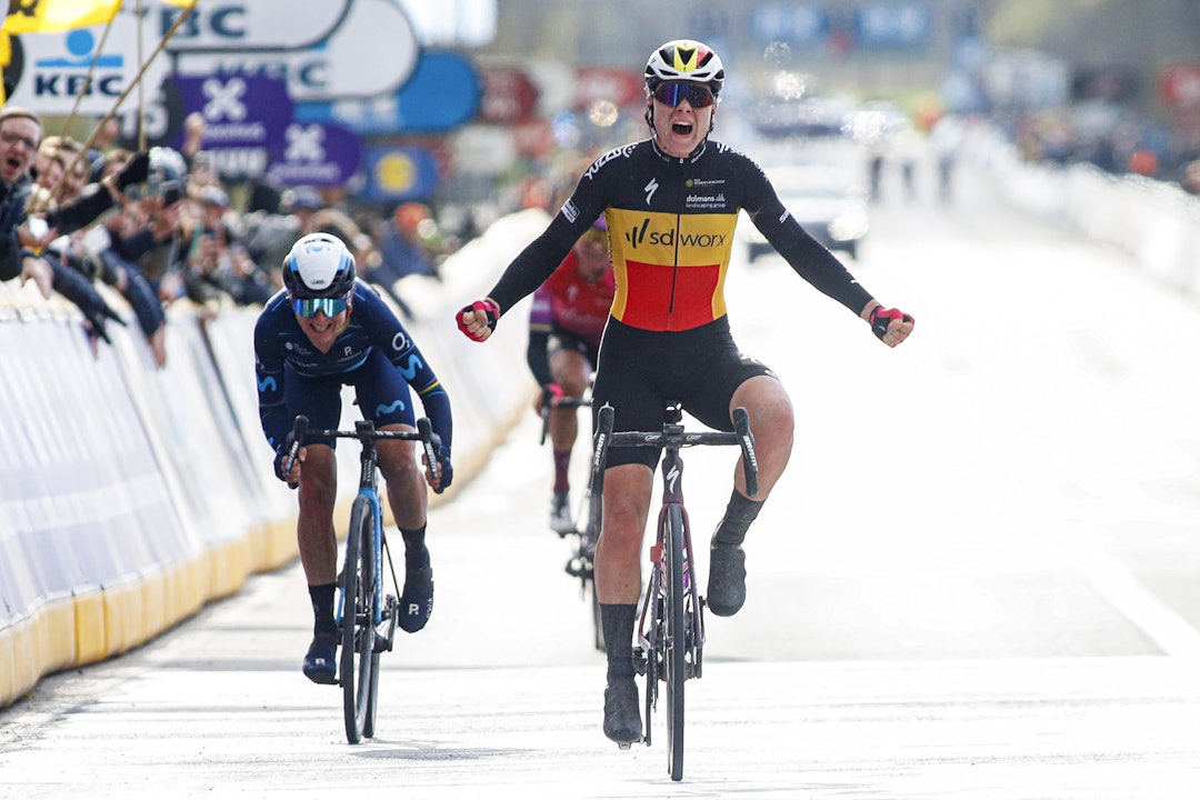 BLE SLÅTT: Lotte Kopecky knakk Annemiek van Vleuten i spurten på oppløpet i Oudenaarde i fjor. Foto: Cor Vos BLE SLÅTT: Lotte Kopecky knakk Annemiek van Vleuten i spurten på oppløpet i Oudenaarde i fjor. Foto: Cor Vos