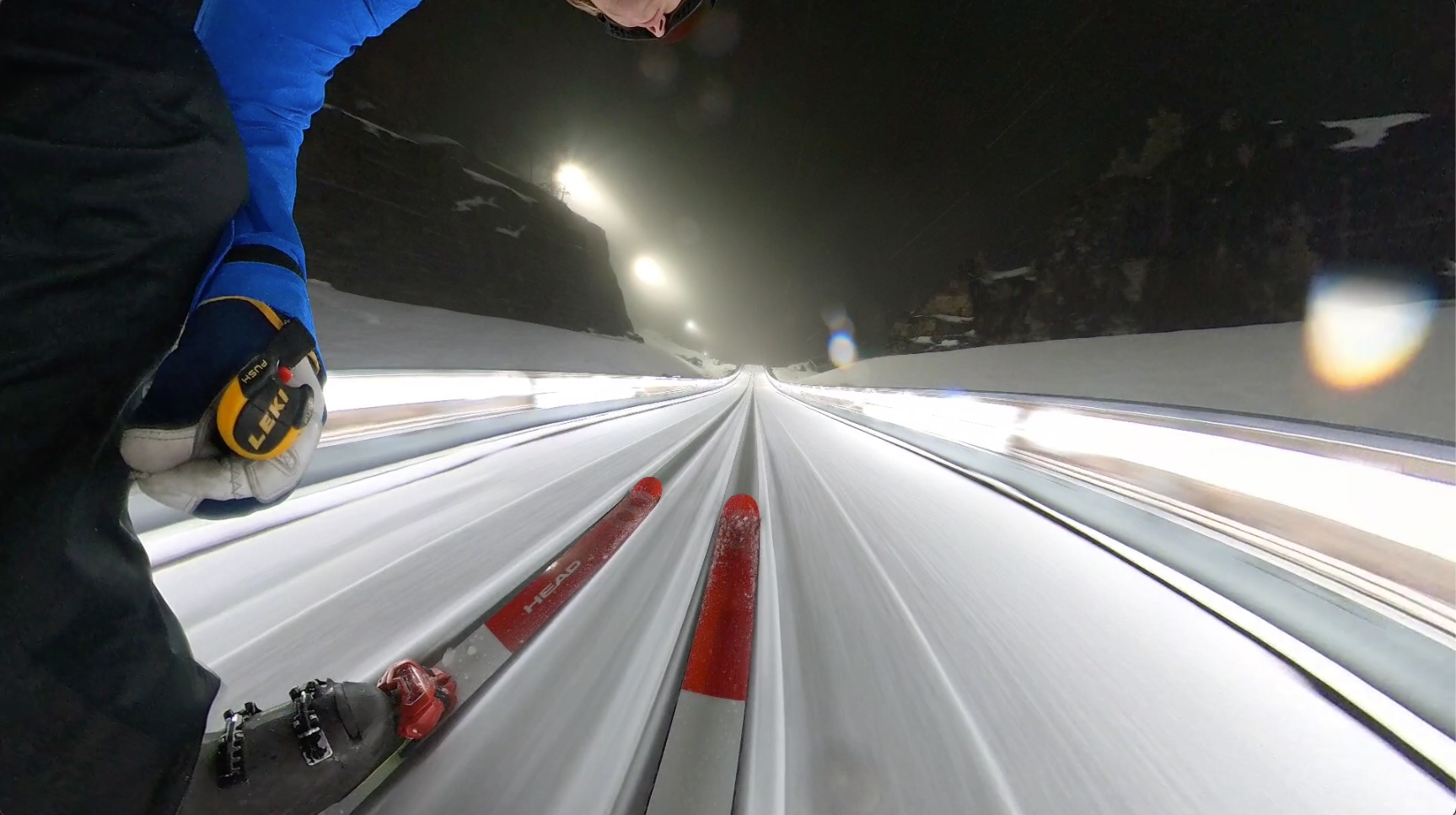 KLAR FOR ROTASJON: Her setter Anders Backe (37) utfor skiflygingsbakken i Vikersund, og lader opp til 180-graders rotasjon ut hoppet i gigantbakken. Foto: Paul Lockhart