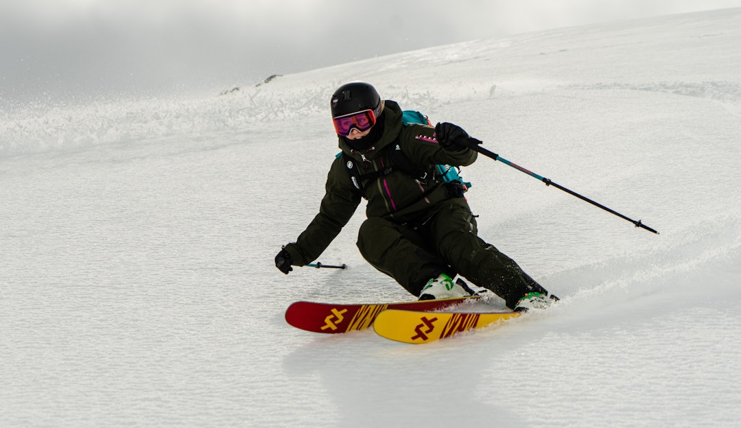 JEVNE SKI: Vilde Solbakken Fimreite drar nytte av en jevn skiføring på ujevne snøforhold. Foto: Christian Nerdrum JEVNE SKI: Vilde Solbakken Fimreite drar nytte av en jevn skiføring på ujevne snøforhold. Foto: Christian Nerdrum
