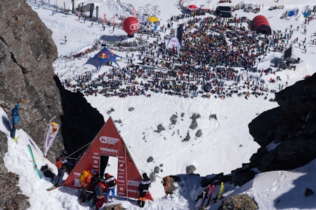 AVLYST: Den legendariske avslutningen av Freeride World Tour er avlyst på grunn av farlige forhold på Bec de Rosses i Verbier. Bildet er fra finalen i 2022. Foto: Dom Daher AVLYST: Den legendariske avslutningen av Freeride World Tour er avlyst på grunn av farlige forhold på Bec de Rosses i Verbier. Bildet er fra finalen i 2022. Foto: Dom Daher
