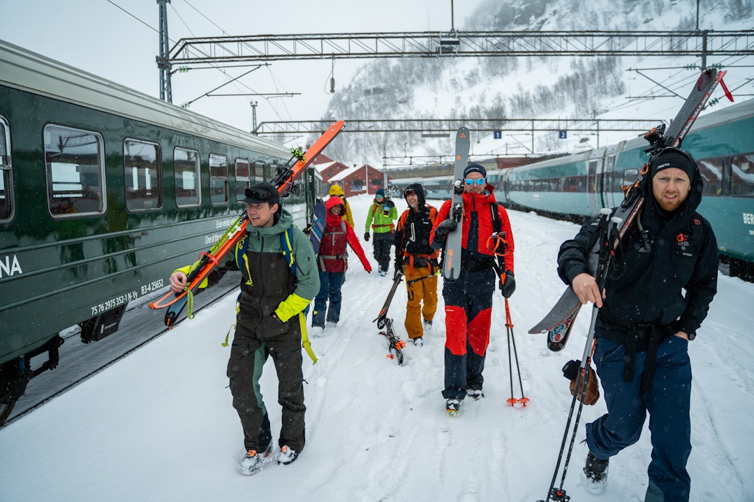 TOG: Deltagerne tok Flåmsbana siden det ikke er noen bilvei som fører til høyfjellshotellet. Foto: Brynjar Tvedt TOG: Deltagerne tok Flåmsbana siden det ikke er noen bilvei som fører til høyfjellshotellet. Foto: Brynjar Tvedt