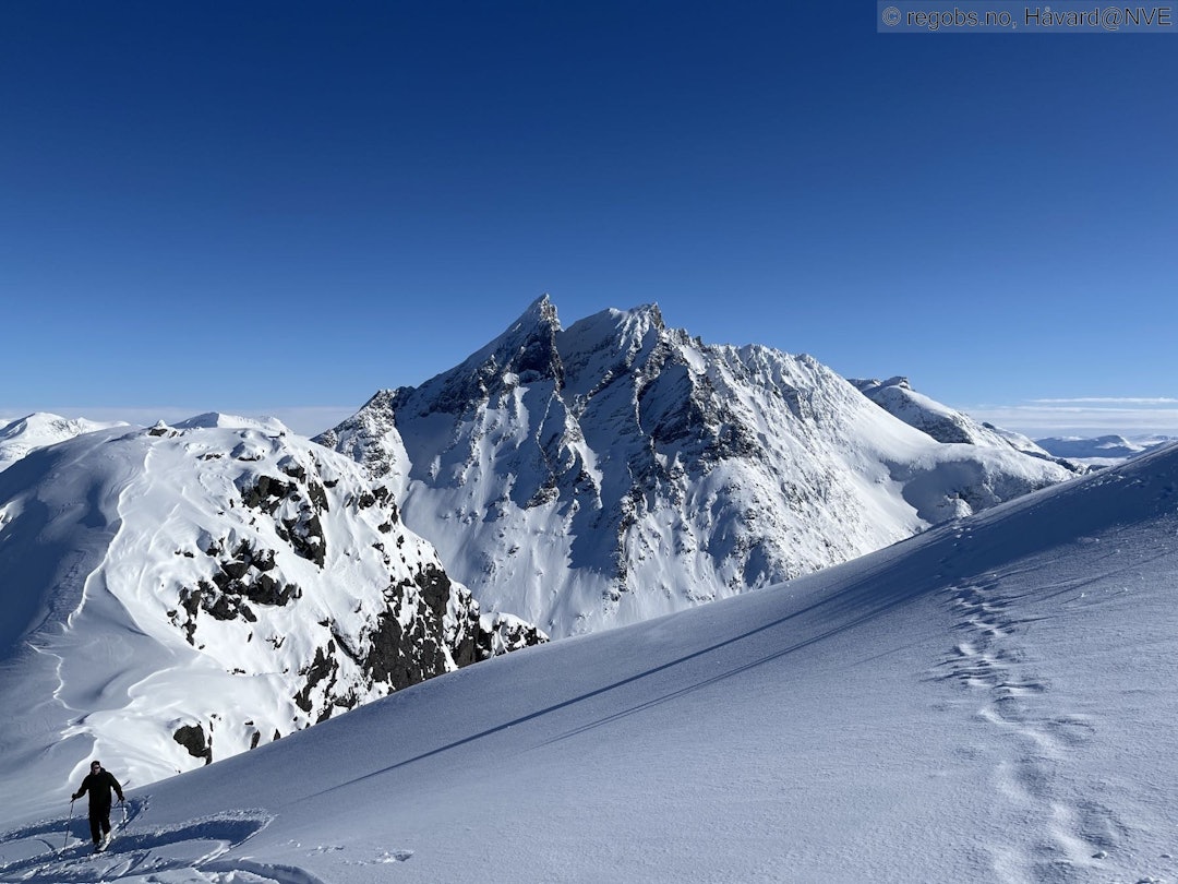 ROMSDAL: Slik så det ut på det populære toppturmålet Blånebba i Romsdal 25. mars. Foto: Håvard@NVE/ Regobs ROMSDAL: Slik så det ut på det populære toppturmålet Blånebba i Romsdal 25. mars. Foto: Håvard@NVE/ Regobs