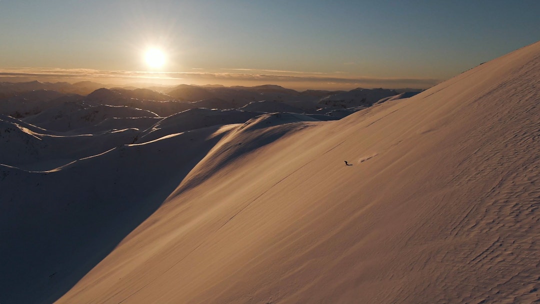 GOD NED - OG OPP: – De skiene som vinner toppturtestene, vil være god å kjøre relativt sett i forhold til vekten, sier ansvarlig redaktør Erlend Sande. Foto: Christian Nerdrum GOD NED - OG OPP: – De skiene som vinner toppturtestene, vil være god å kjøre relativt sett i forhold til vekten, sier ansvarlig redaktør Erlend Sande. Foto: Christian Nerdrum