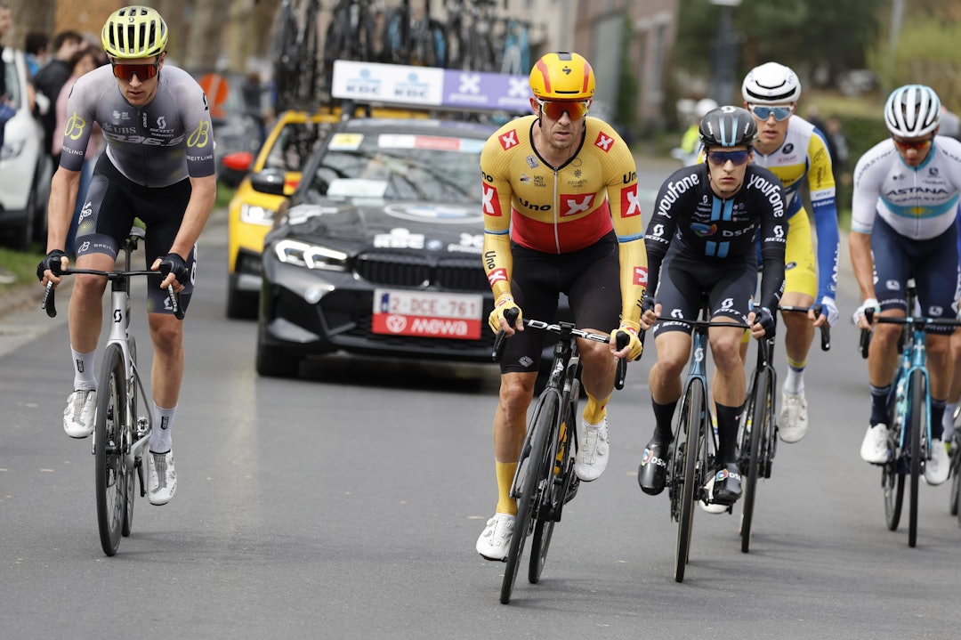 I BRUDD: Kristoff gikk løs sammen med fem andre tidlig i rittet, og holdt nesten helt til mål. Foto: Cor Vos