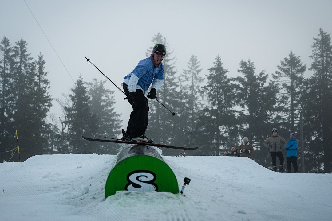 PÅ TUBEN: – Det er en enklere rail forsåvidt, den ene tuben der. Men back to back 450 er verdenscup-type-stil. Men det er et av de beste triksene jeg gjør i en verdenscup. Foto: Christian Nerdrum PÅ TUBEN: – Det er en enklere rail forsåvidt, den ene tuben der. Men back to back 450 er verdenscup-type-stil. Men det er et av de beste triksene jeg gjør i en verdenscup. Foto: Christian Nerdrum