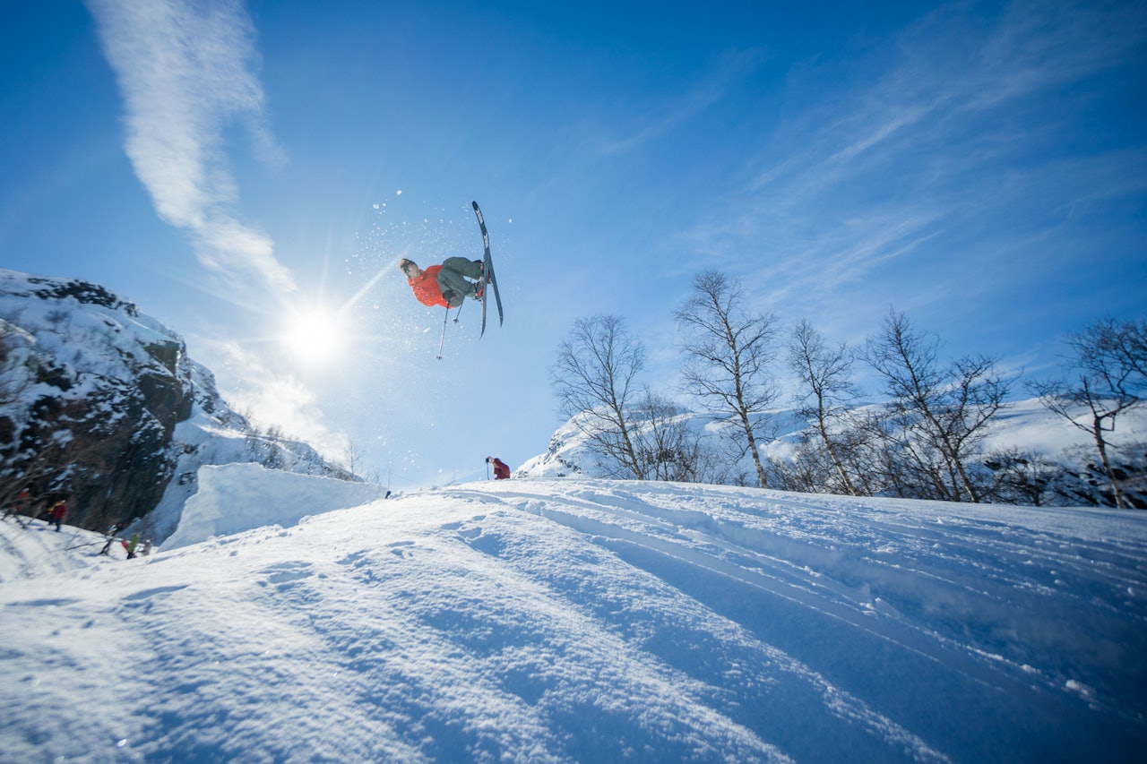 Luftig svev bak hotellet på Vatnahalsen. Foto: Brynjar Tvedt Luftig svev bak hotellet på Vatnahalsen. Foto: Brynjar Tvedt