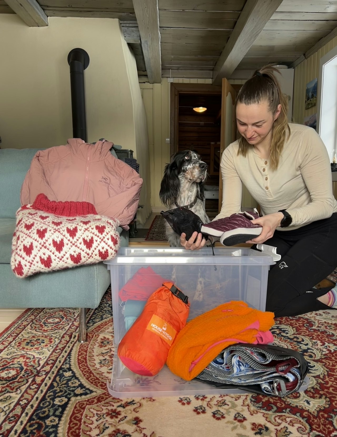 Marte Rasmussen tar med seg litt diverse for å selge videre på High Camp Turtagrø, og vi håper du gjør det og! PS: hunden er ikke til salgs. Marte Rasmussen tar med seg litt diverse for å selge videre på High Camp Turtagrø, og vi håper du gjør det og! PS: hunden er ikke til salgs.