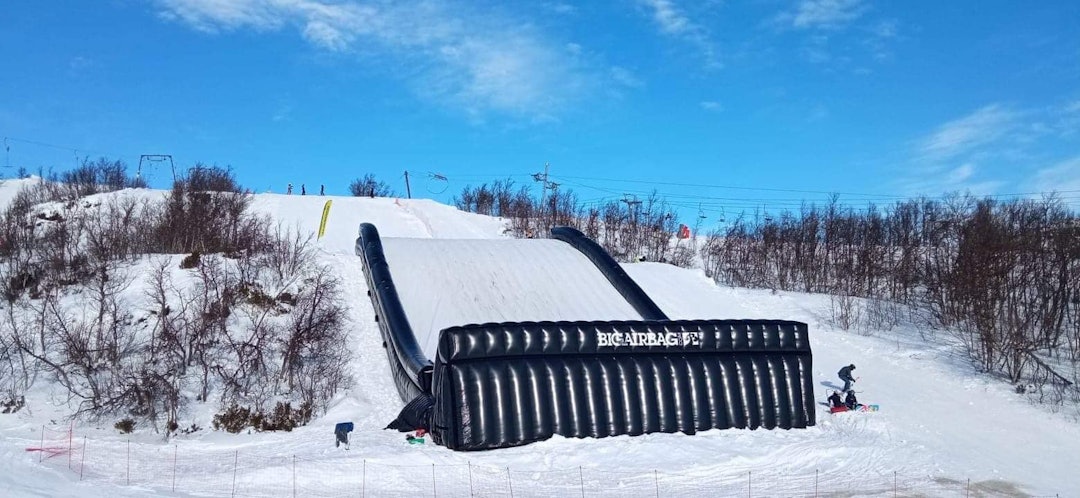 AIRBAG: Her kan du øve inn nye triks hver dag hele påsken. Foto: Beitostølen resort. AIRBAG: Her kan du øve inn nye triks hver dag hele påsken. Foto: Beitostølen resort.