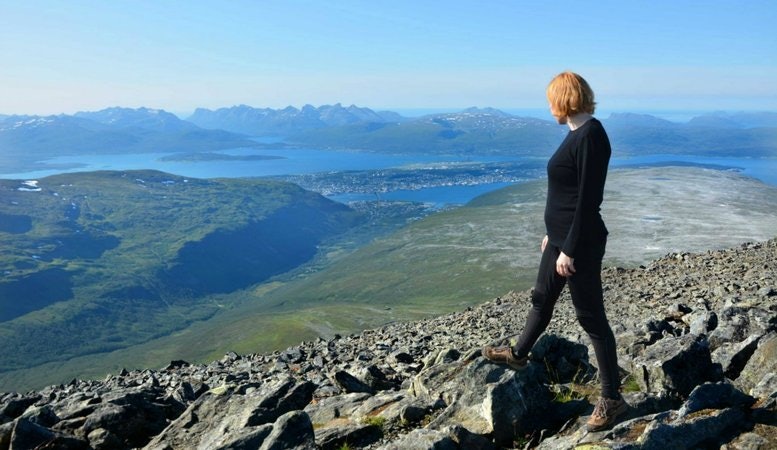 Fra toppen av Tromsdalstind.Foto: Knut Hansvold/nordnorge.com tromsdalstind