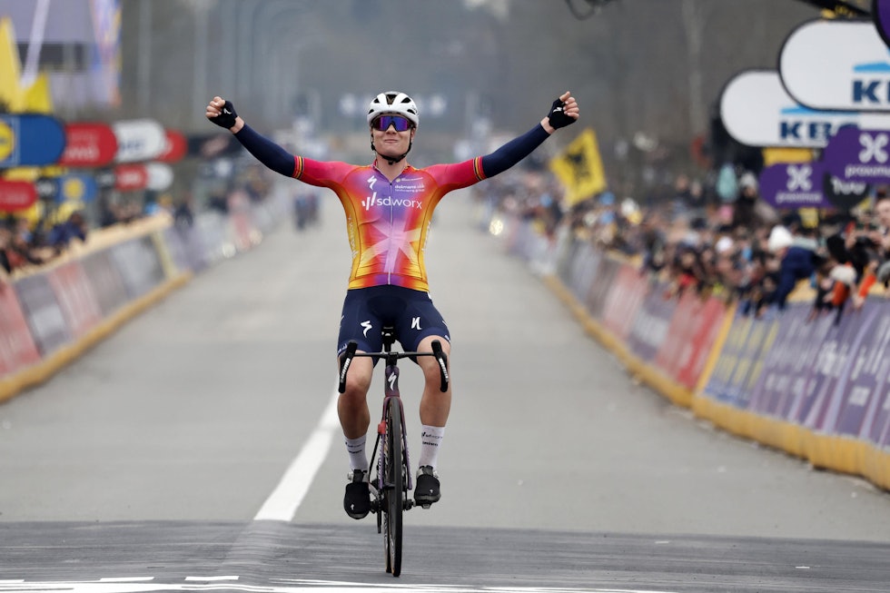 DRONNINGEN AV FLANDERN: Lotte Kopecky er nå én av fire ryttere som har vunnet Flandern rundt to ganger. Foto: Cor Vos