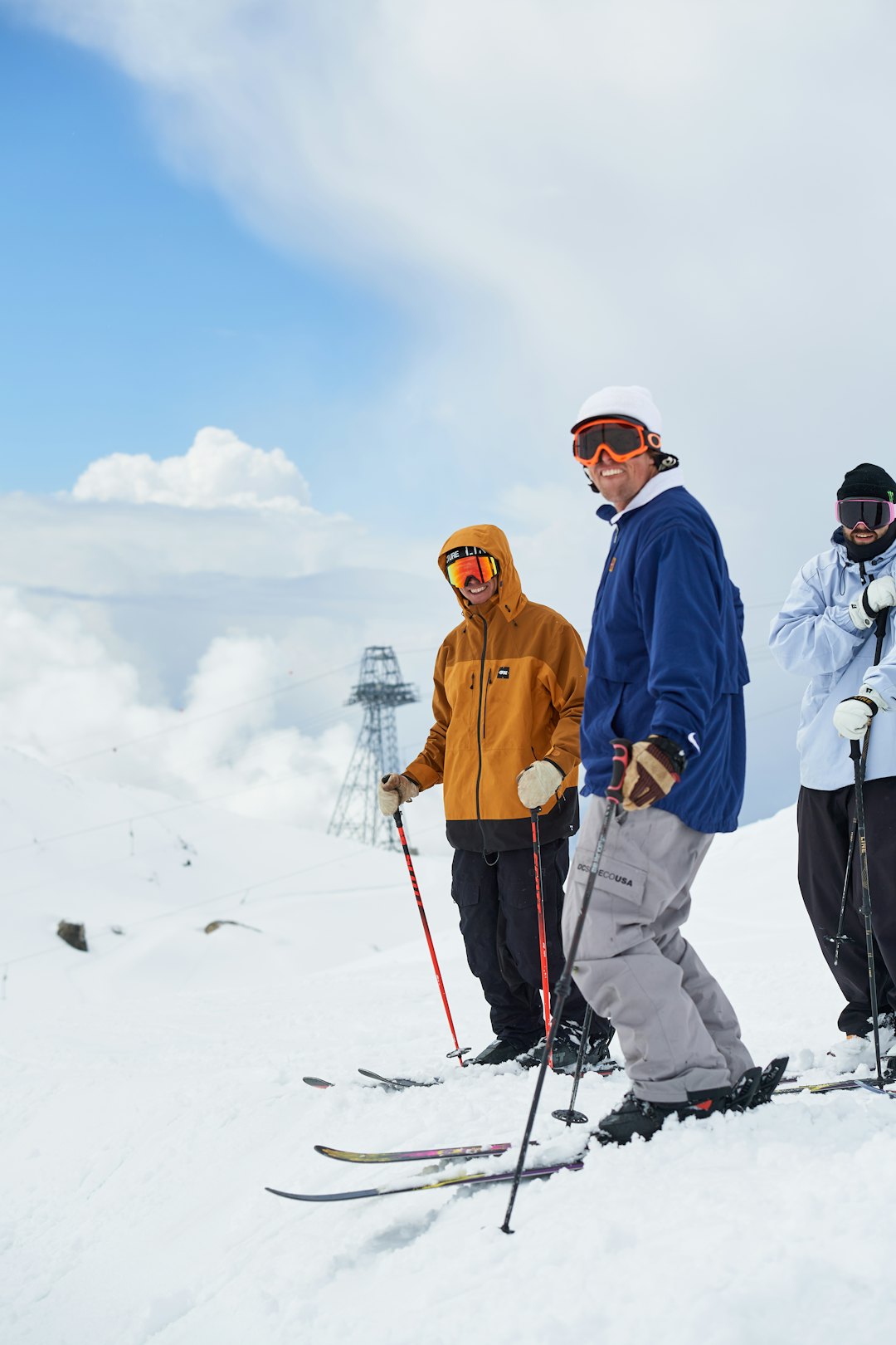 INVITERER TIL JAM: Bendik Øye inviterer sammen med Line Traveling Circus til railjam og god stemning i Tryvann, her fra en tidligere team-shoot. Foto: Ruedi Glück Bendik Øye og Line traveling circus på shoot