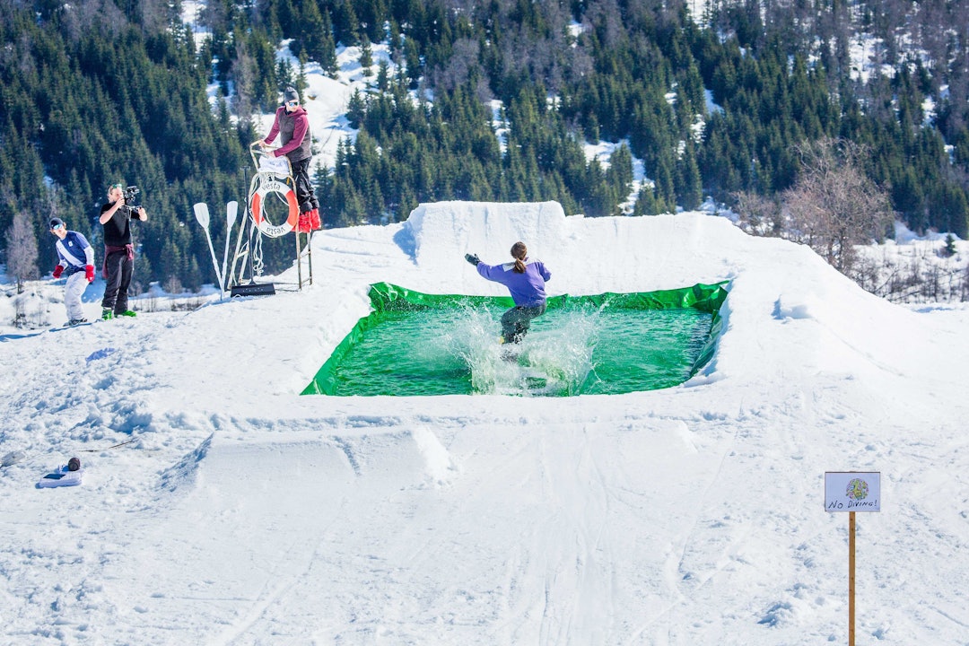 POND SKIM: Open Klasse i Myrkdalen er en god avslutning på sesongen for mange, du får også muligheten til å teste dette bassenget til kicker. Foto: Christopher Baldry Pondskim på Open Klasse