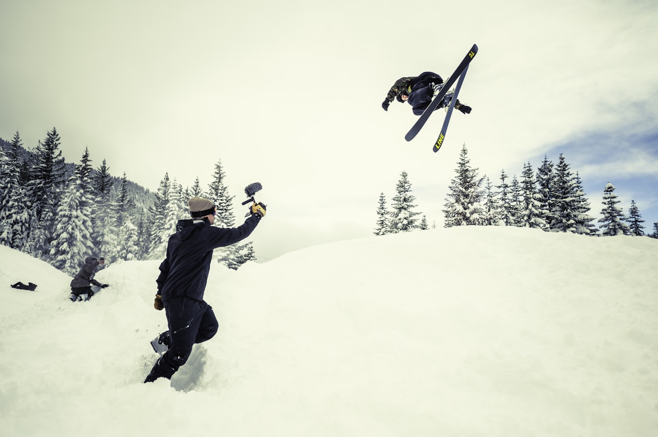 REISER VERDEN RUNDT: Line Traveling Circus er kjent for sin kreative kjøring verden rundt. Foto: @skitrashjake REISER VERDEN RUNDT: Line Traveling Circus er kjent for sin kreative kjøring verden rundt. Foto: @skitrashjake