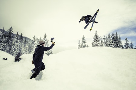 REISER VERDEN RUNDT: Line Traveling Circus er kjent for sin kreative kjøring verden rundt. Foto: @skitrashjake REISER VERDEN RUNDT: Line Traveling Circus er kjent for sin kreative kjøring verden rundt. Foto: @skitrashjake