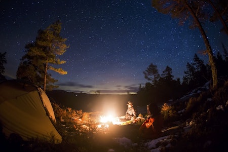 UTE-TID: Når mørket kommer tidlig, blir det lange, trivelige kvelder foran bålet. Foto: Thomas Brynjulf Svendsen 