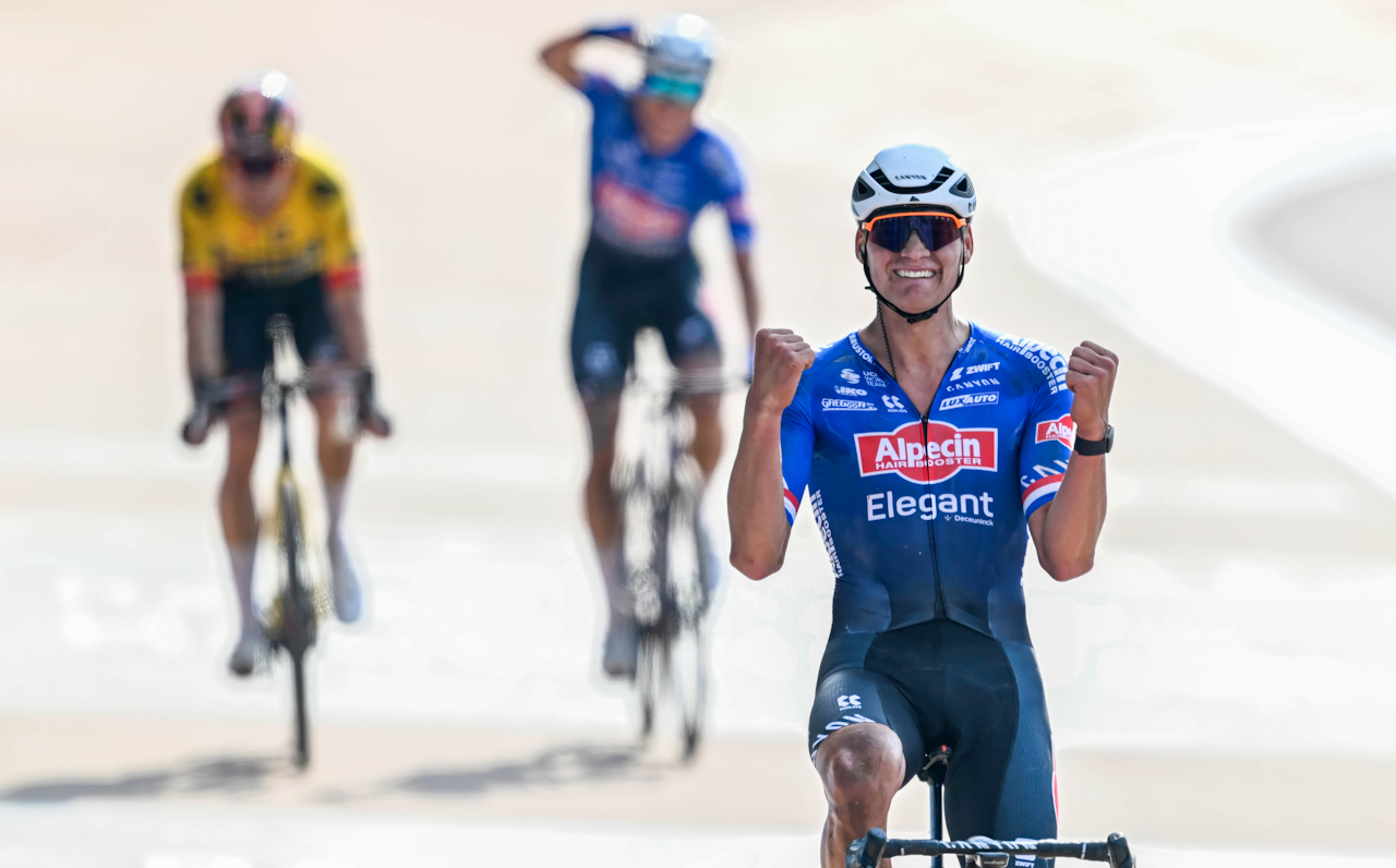 NY STORSEIER: Mathieu van der Poel med sin andre momumentseier for sesongen. Foto: Cor Vos paris roubaix 2023 mathieu van der poel