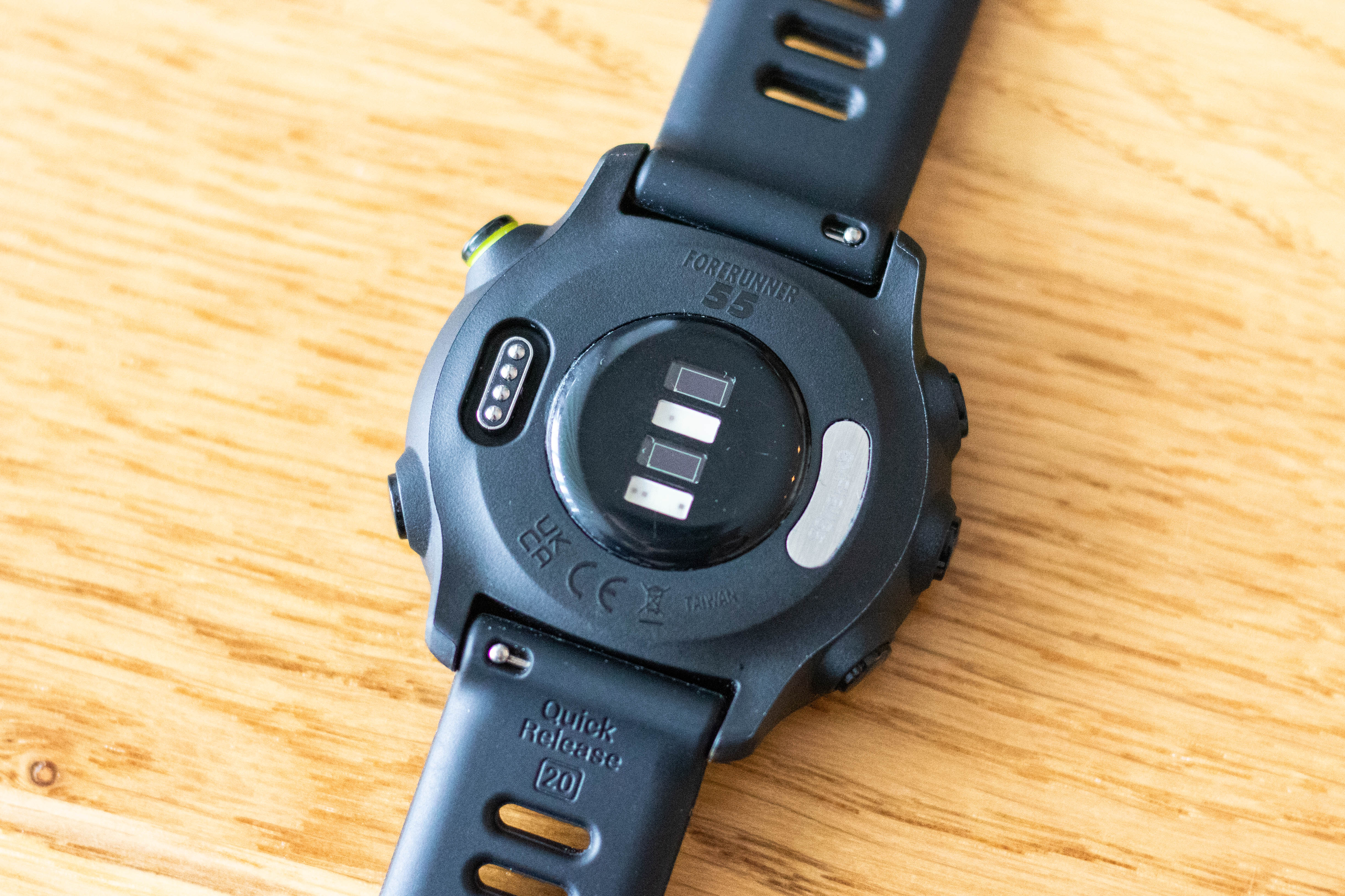 PULSMÅLING PÅ HÅNDLEDDET: Pulsmåleren på undersiden er relativt nøyaktig.