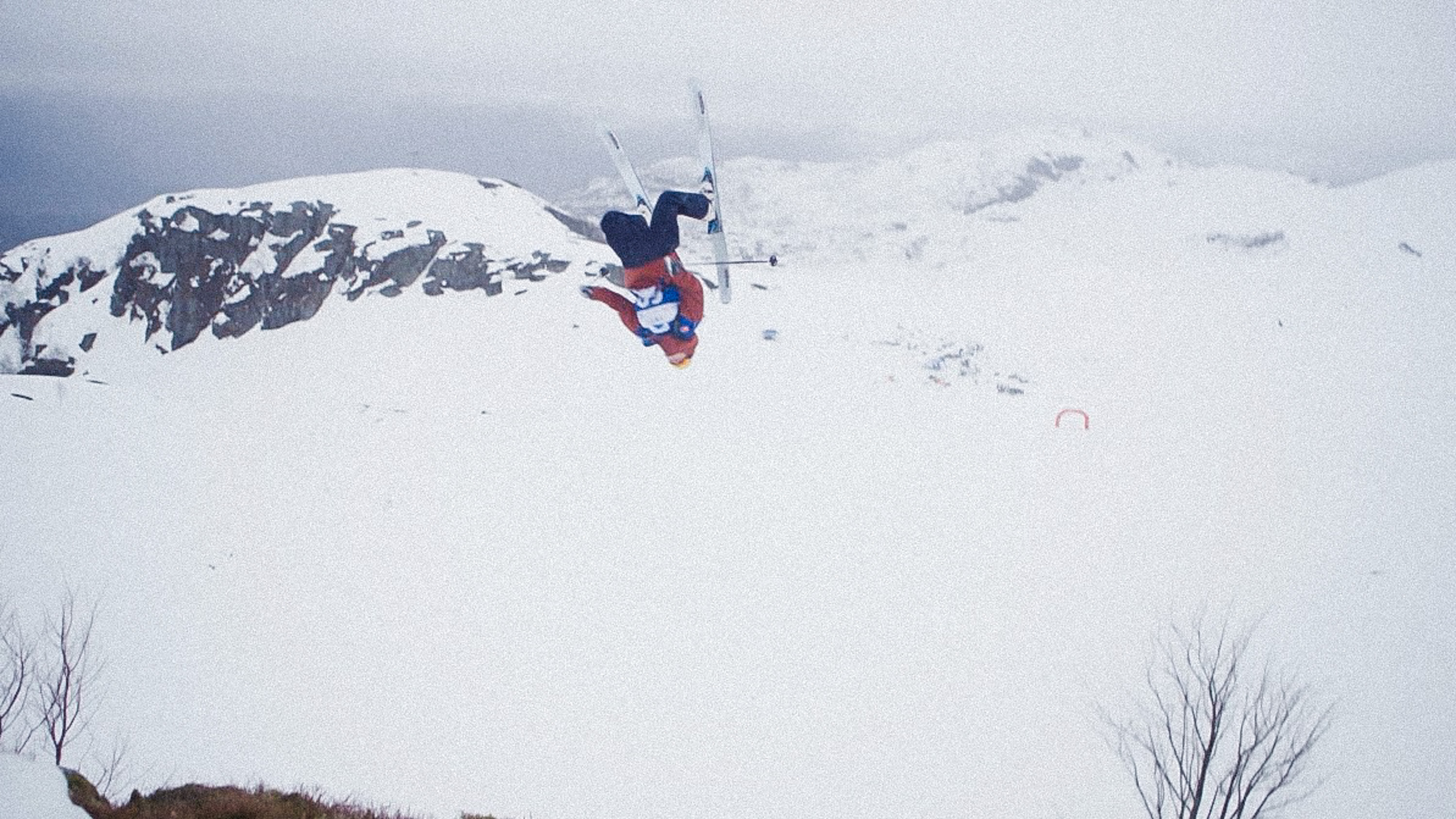 BAKLENGS: Tobias Matheisen flipper baklengs under Sauda BCC.