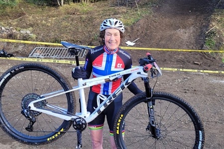 PALLEN IGJEN: Gjertrud Bø fra Norge og Soon CK tok sølv i masters-VM i rundbane i Cairns. Arkivfoto: Privat. gjertrud bø verdensmester