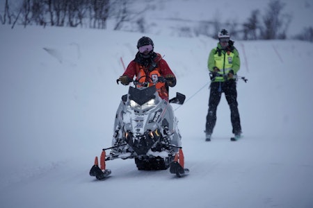 AKSJON: Personell fra Røde Kors fant amerikaneren som mistet livet i snøskredet i Troms. Foto: Daniel Lilleeng / iTromsø