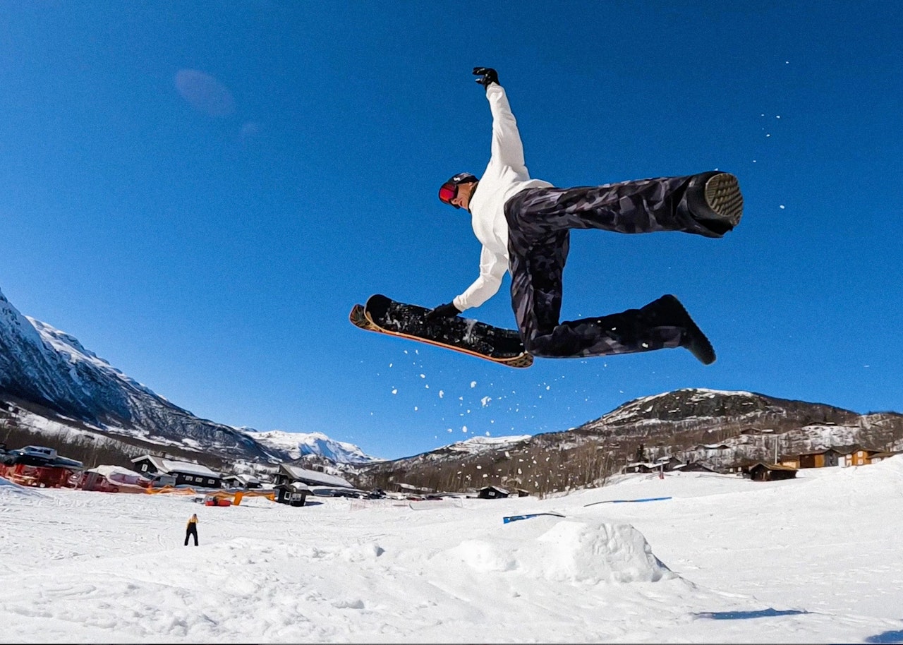 CHRIST AIR: Evigunge Terje Haakonsen måtte finne seg i å være blant favorittene snowskate VM. Foto: Kenneth Erlandsen
