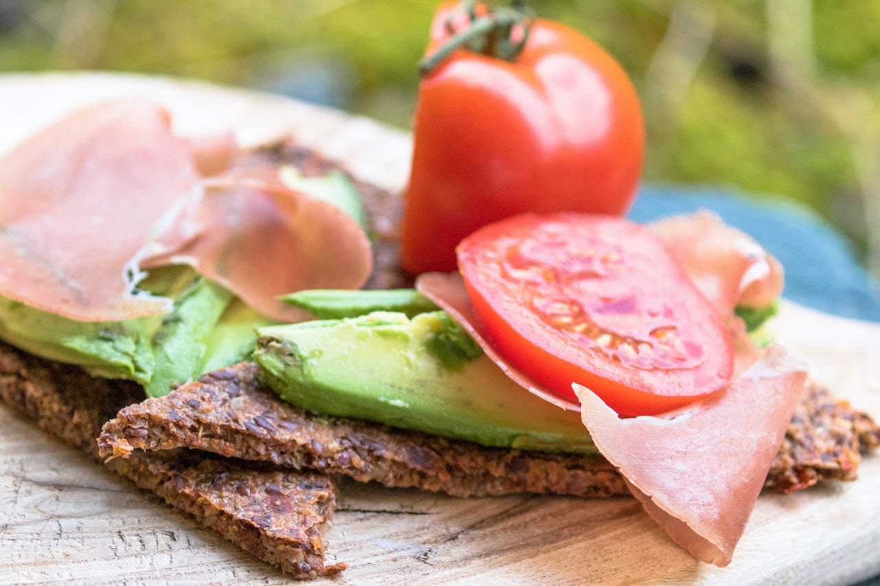 tørket pizzabunn eller tynt brød