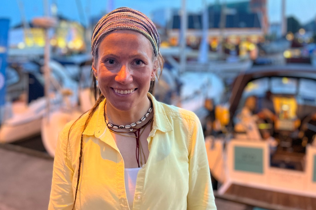 ARENDALSUKA: Kristin Harila tok turen til Sørlandet for å fortelle om rekordforsøket. Klatring møtte 36-åringen i Pollen sent tirsdag kveld. Foto: Anders Holtet Kristin Harila under Arendalsuka